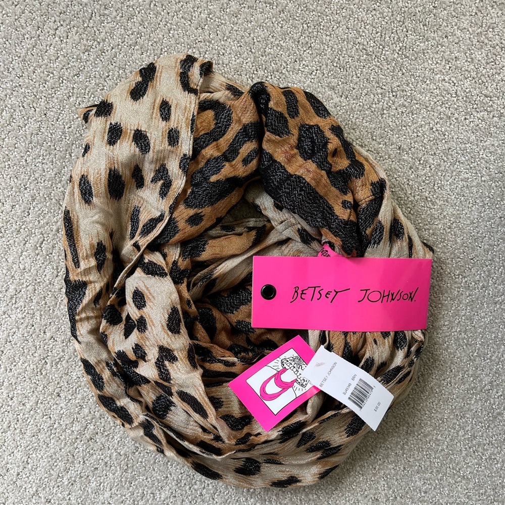 NWT Betsy Johnson Leopard Wrap Scarf